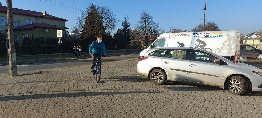 Dzieci z domów dziecka otrzymały kilkaset rowerów. Rozkręciła się akcja Damiana Budzyńskiego z Brodnicy "Stary rower podaj dalej". Zdjęcia