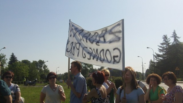 Związkowcy protestowali na drodze krajowej nr 19 na odcinku Kraśnik - Lublin.