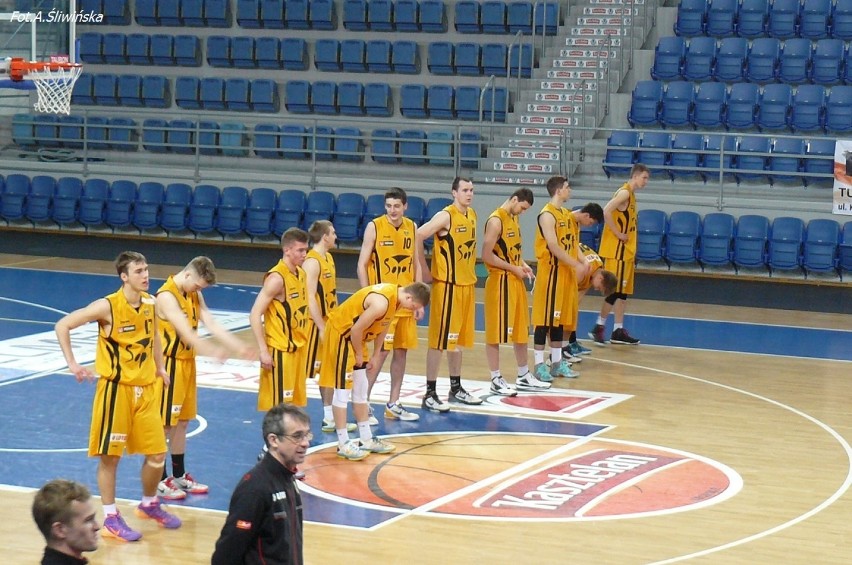 TKM Włocławek - Trefl Sopot 48:75. Półfinał mistrzostw Polski do lat 20 w koszykówce