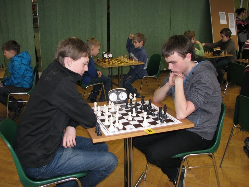 Poręba: Koło szachowe działające przy MOK-u miało 9 reprezentantów podczas zawodów w Radzionkowie