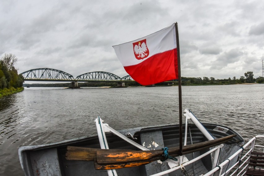 Rejs Brdą i Wisłą z widokiem na nabrzeża miast regionu [zdjęcia]