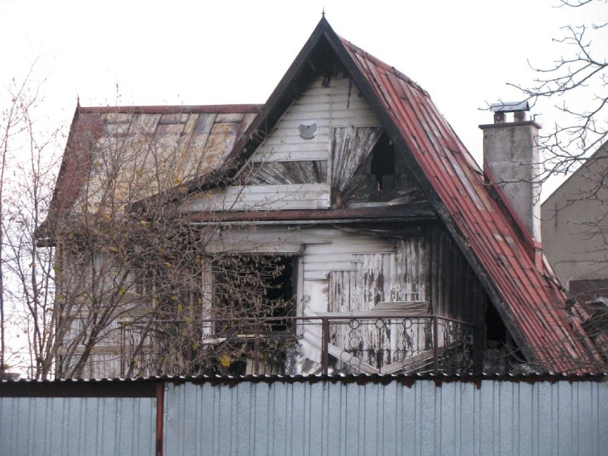 Skutki pożaru przy ulicy Klasztornej [FOTO]