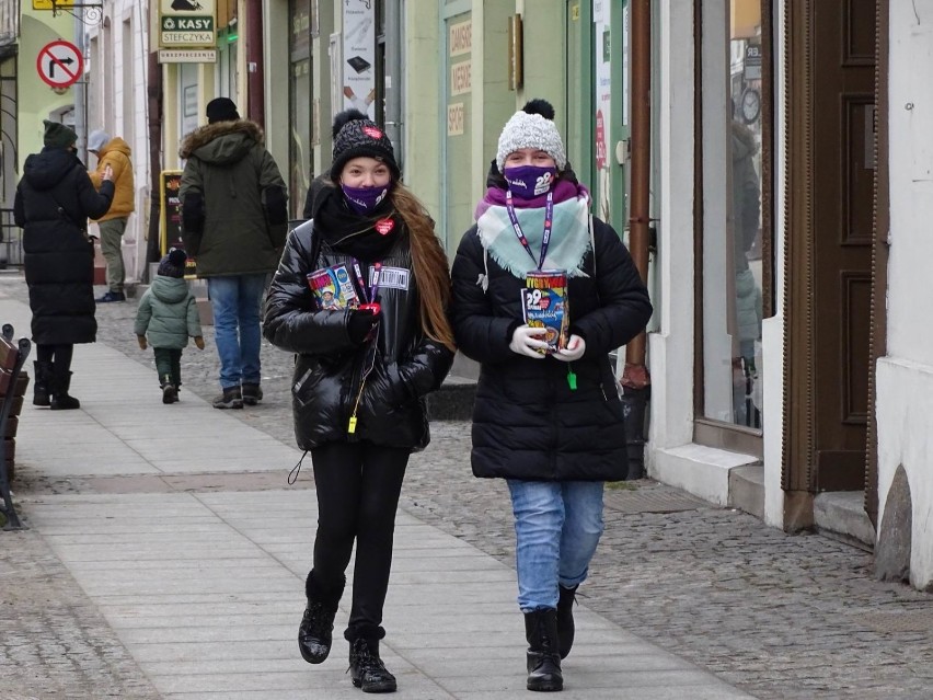 W Chełmnie kwestują wolontariusze. Ulicami miasta...