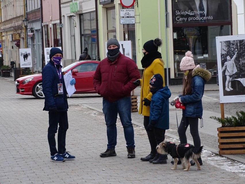 W Chełmnie kwestują wolontariusze. Ulicami miasta...
