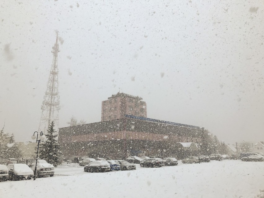 Uwaga kierowcy! Opady śniegu w Słupsku, trudne warunki na drogach [ZDJECIA]