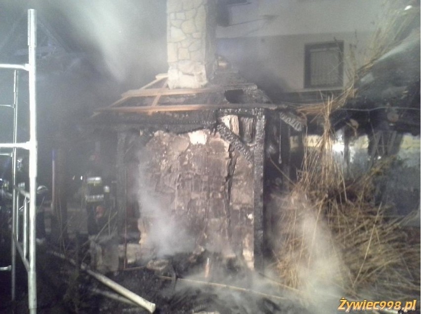 Pożar w Węgierskiej Górce. W restauracji przy ul. Zielonej spłonęły altany [ZDJĘCIA]