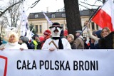Pikieta pod Trybunałem Konstytucyjnym: "Pokażmy, że jeszcze Polska nie umarła" [ZDJĘCIA]