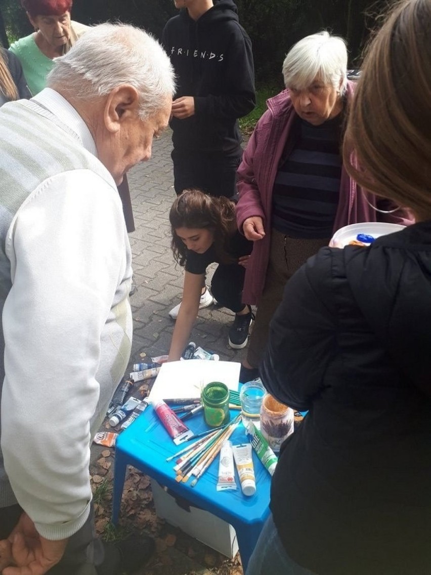 Jesienne malowanie w oświęcimskim Parku Pojednania Narodów