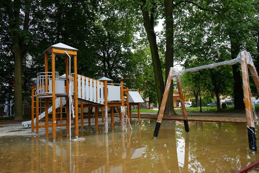 Park przy Dąbrowskiego w Rzeszowie na ukończeniu. Zobacz jak wygląda. Otwarcie pod koniec września