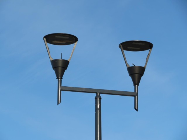 Dobiega końca modernizacja oświetlenia ulicznego w Ustce. Na terenie miasta wymienione zostaną 823 oprawy. Nowe lampy działają w technologii LED i będą sterowane nowoczesnym, inteligentnym systemem.