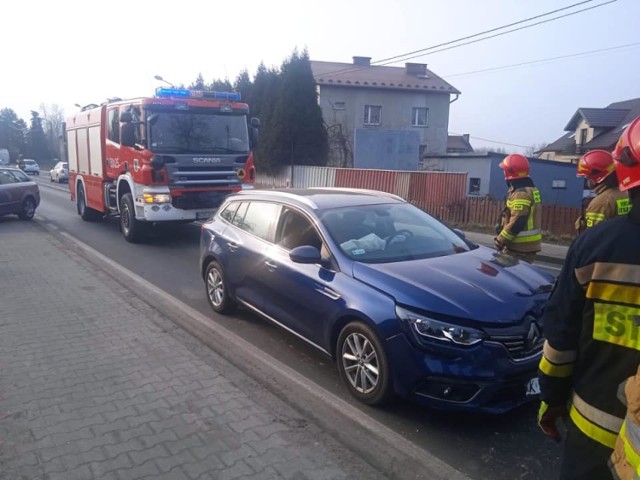 Na ul. Śląskiej w Babicach k. Oświęcimia w ciągu drogi krajowej doszło do zderzenia trzech samochodów osobowych