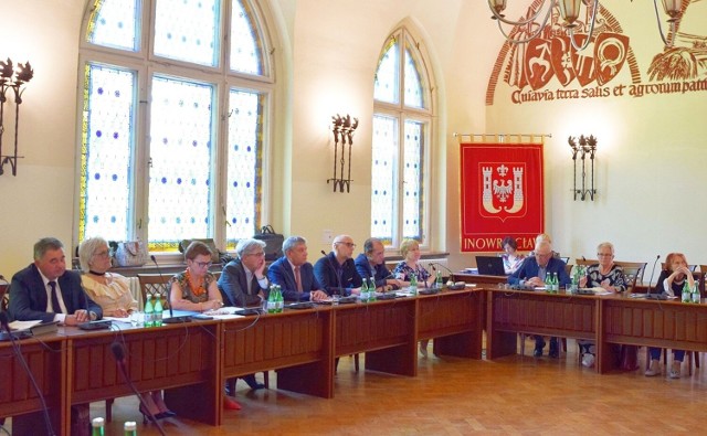 Radni Rady Miejskiej Inowrocławia podczas sesji w dniu 31 maja 2023 r.