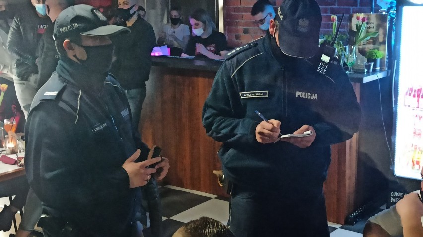 Sanepid w Kaliszu zdecydował o zamknięciu restauracji Góra i Dół. Sprawą zajęła się również policja