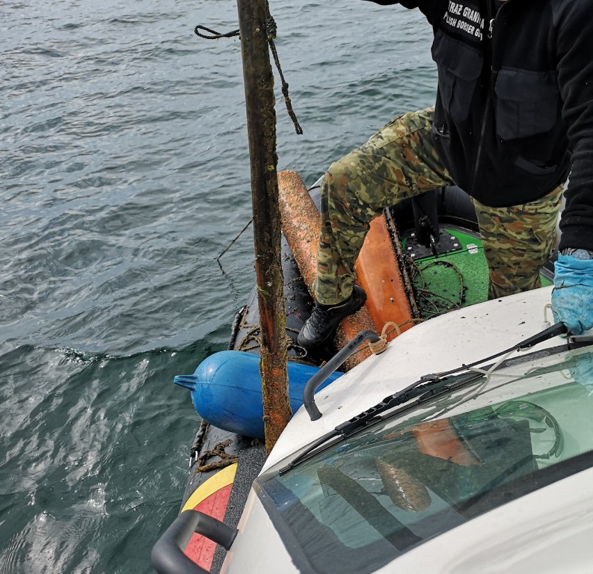 Zatoka Pucka: Straż Graniczna znalazła pułapki na węgorze....