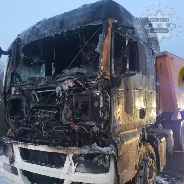 Jak informuje Policja Śląska, na 25 km drogi S-1 w Żywcu doszło do zapalenia się samochodu ciężarowego.