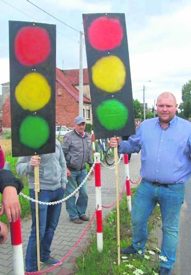 NAJbezpieczniejsze skrzyżowanie - ma być teraz w Budzyniu. Mieszkańcy Budzynia walczyli o światła na krajówce i mają je!