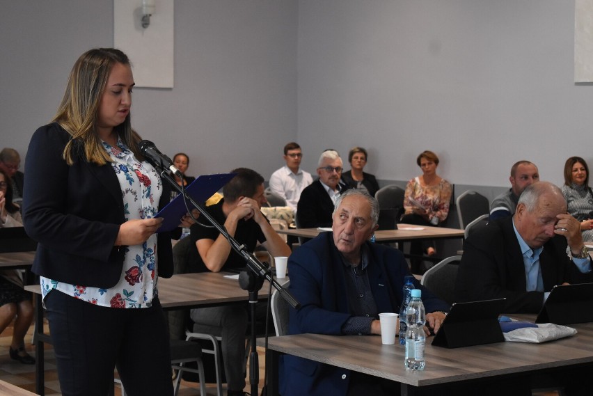 Gmina Dobrzyca. Absolwenci szkół podstawowych nagrodzeni. Zdolna młodzież odebrała stypendium burmistrza