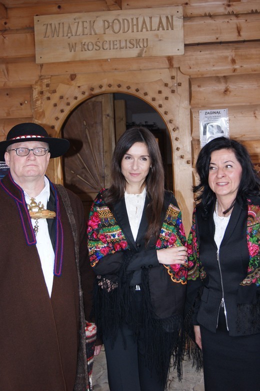 Kościelisko: Marta Kaczyńska w asyście Anny Fotygi i ministra Dudy otworzyła wystawę o swoim ojcu