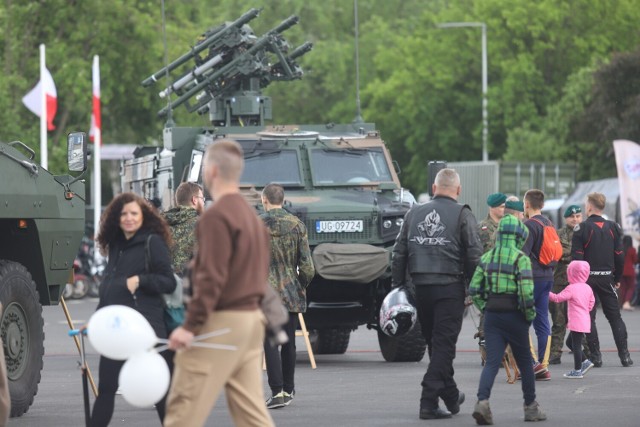 Na Stadionie Śląskim w Chorzowie trwają tegoroczne Centralne Obchody Dnia Weterana Działań Poza Granicami Państwa.

Zobacz kolejne zdjęcia. Przesuwaj zdjęcia w prawo - naciśnij strzałkę lub przycisk NASTĘPNE