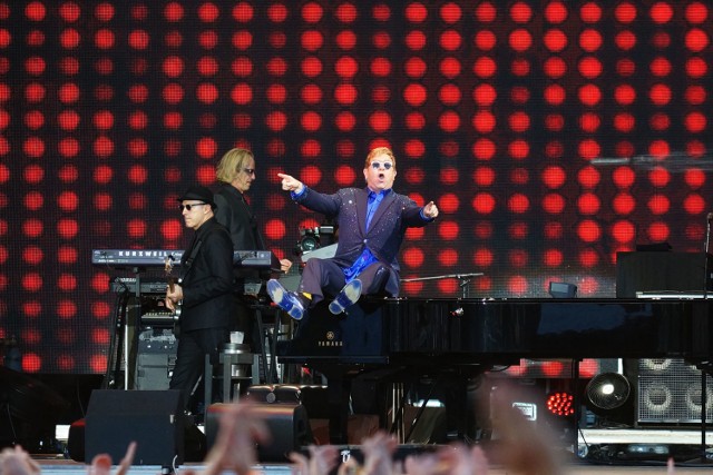 Elton John nie oszczędzał się na scenie w Oświęcimiu