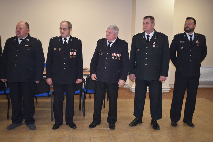 Przekazanie nowego sprzętu alarmowania oraz łączności dla strażaków miało miejsce 30 listopada 2022 roku w siedzibie OSP Dobrzyca
