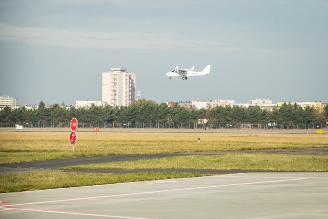 To jedna z pierwszych tego typu instalacji na polskich lotniskach - Port Lotniczy Bydgoszcz ma już wszystkie zgody na uruchomienie olbrzymiej jak na polska skalę instalacji fotowoltaicznej. Właśnie ogłoszono przetarg na jej budowę.