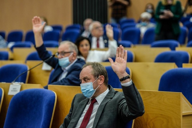 Radni KO przeciwni przejęciu Lotosu. Sesja Sejmiku Województwa Pomorskiego, 27.07.2020 r.