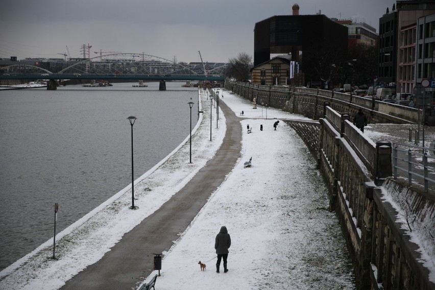 Zima w Krakowie po opadach śniegu w środę 27 stycznia
