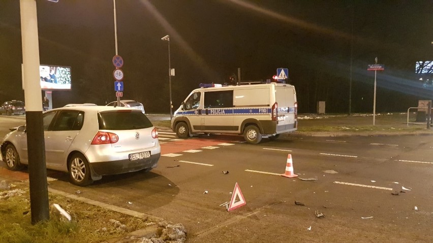 Wypadek na Zgierskiej w Łodzi. Jedna osoba w szpitalu [ZDJĘCIA]