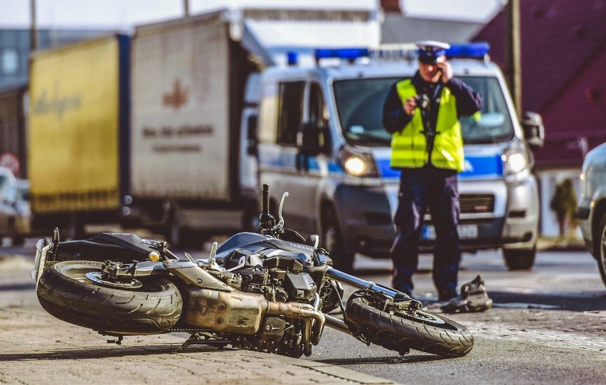 Wypadek w Nebrowie Wielkim. Zderzenie motocykla i samochodu osobowego, ranna jedna osoba 