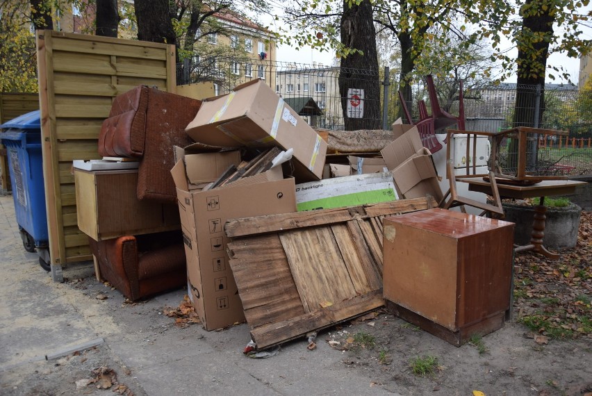 Sprzęt AGD, stare meble i inne odpady wielkogabarytowe...