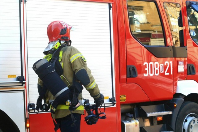 Mieszkanie w kamienicy w Więcborku doszczętnie spłonęło. Straty oszacowano na 100 000 zł.