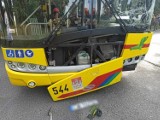 Wypadek we Włocławku. Zderzenie autobusu MPK z toyotą na skrzyżowaniu Brzezinowa - Sarnia