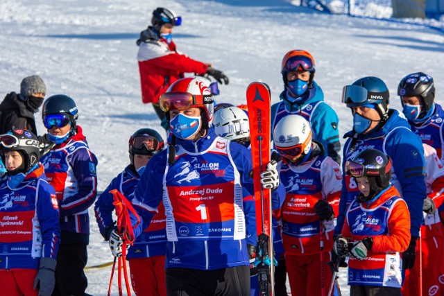Andrzej Duda jeździ na nartach w Zakopanem. Polana Szymoszkowa 7 marca 2021 roku.