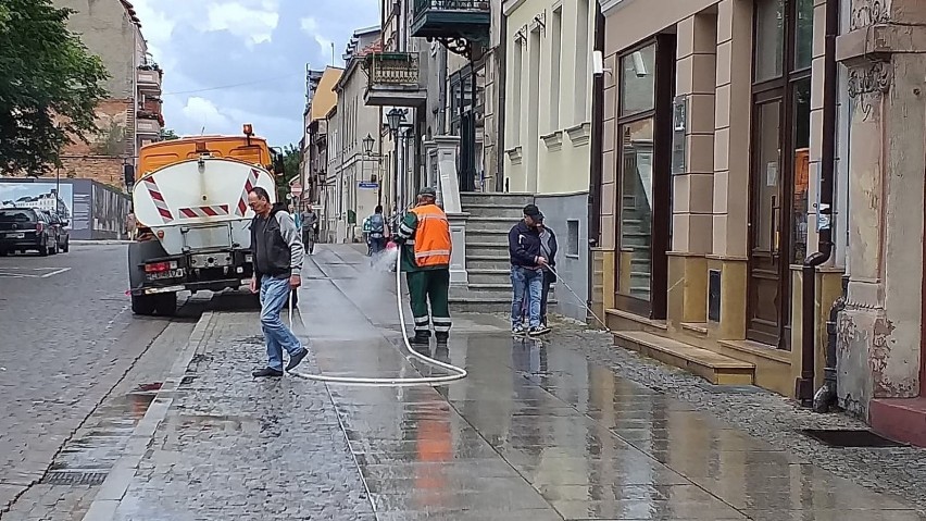 Na ulice naszego miasta wyjechała wczoraj ekipa czyszcząca....