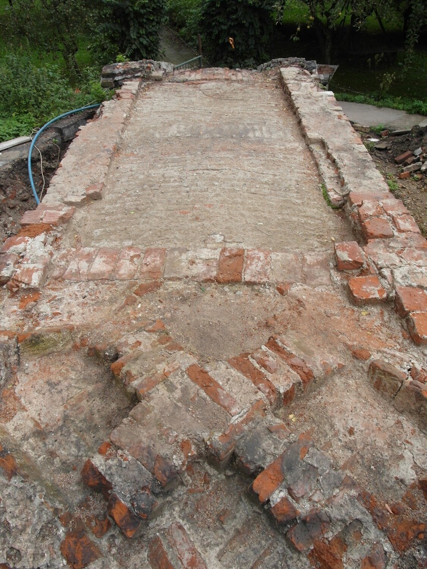 Ciekawe odkrycie na terenie klasztoru Reformatów w...