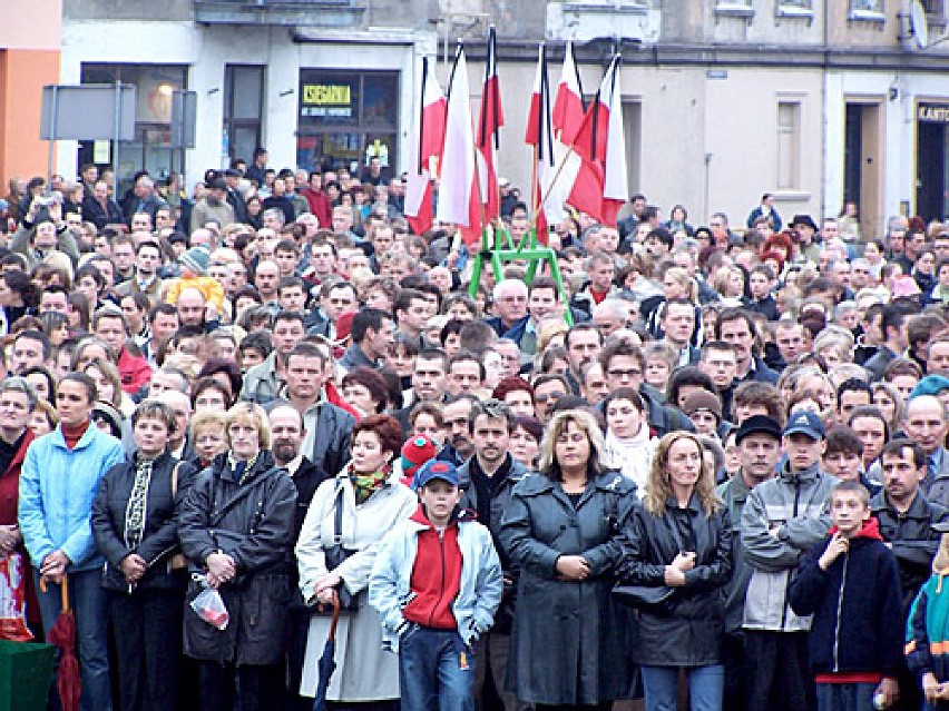 Tak oborniczanie żegnali 13 lat temu Papieża Jana Pawła II [ARCHIWALNE ZDJĘCIA]