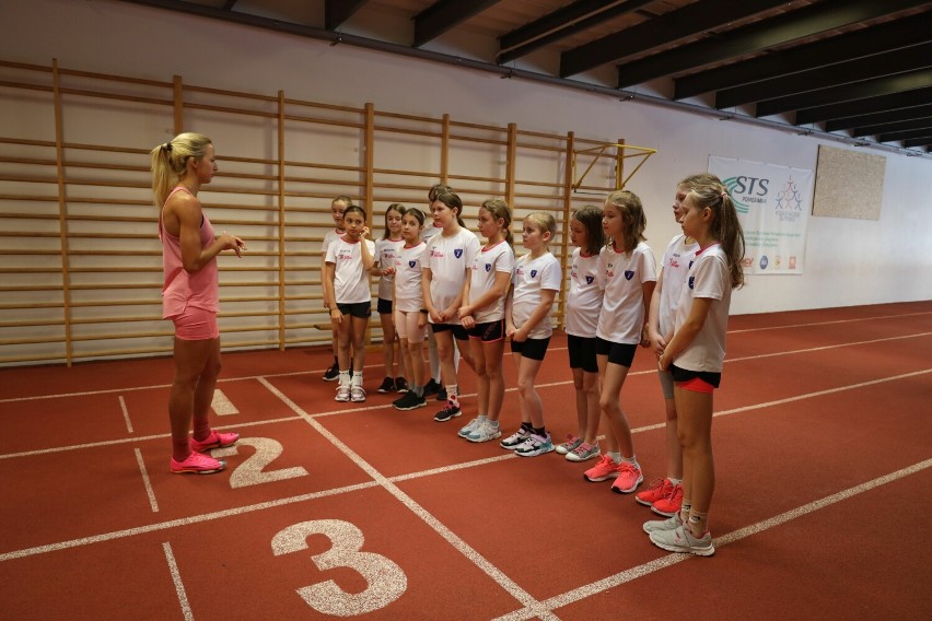 Polska olimpijka trenowała z dziećmi z klasy sportowej SP7 w Szczecinku [zdjęcia]