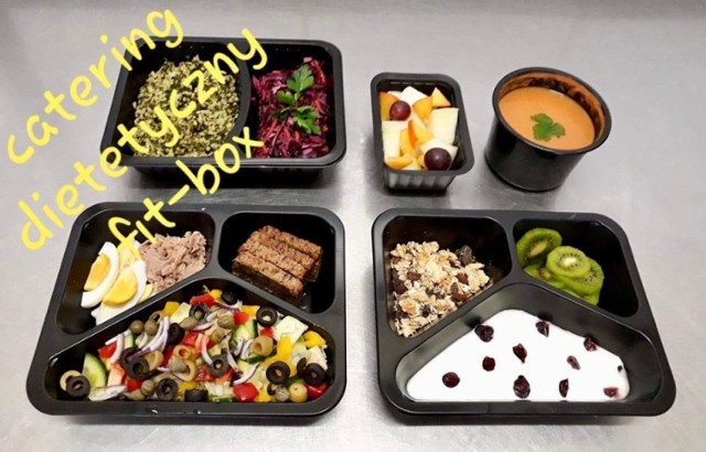 Fit-Box to pierwszy catering dietetyczny,który powstał w Wieluniu. Dzięki produktom najwyższej jakości, a także właściwie zbilansowanych posiłkach odchudził on już setki osób.