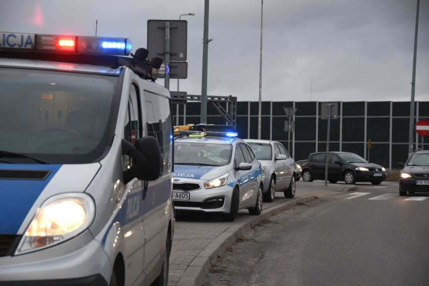 Wypadek w Kielcach. Trzy nastolatki potrącone na przejściu dla pieszych