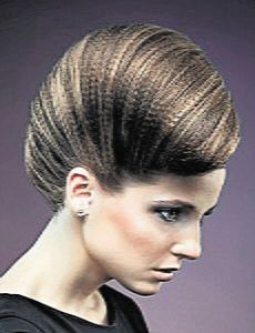 Sylwester 2012: Włosy gładko zaczesane, czyli w co się uczesać na tegoroczną zabawę sylwestrową