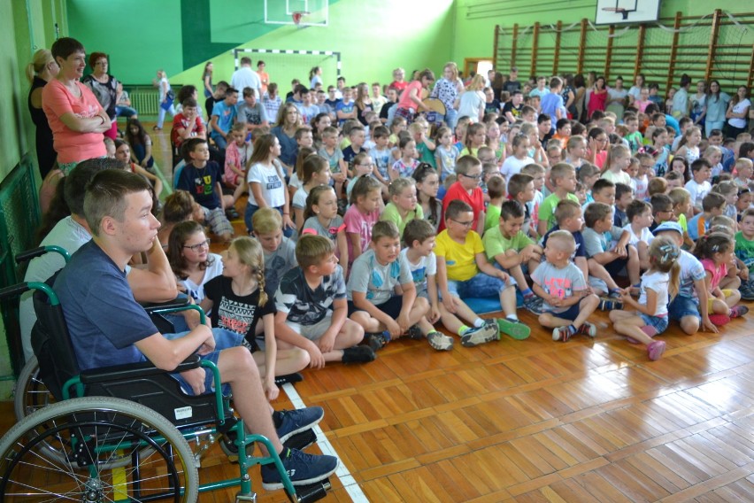 Nauczyciele z Kowalewa przenieśli uczniów do świata bajek [ZDJĘCIA]