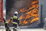 Pożar w Rzgowie: Pali się zakład składujący odpady [ZDJĘCIA]