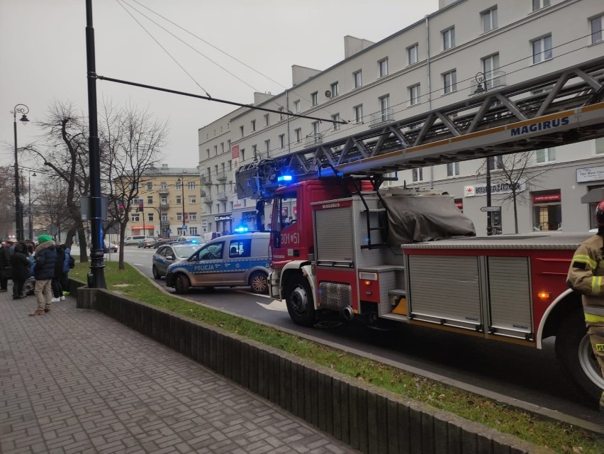 Pożar w galerii handlowej w Lublinie. Na miejscu pracowało pięć zastępów straży pożarnej