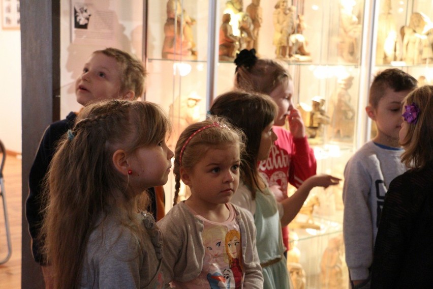 "Literki" z przedszkola Nr 1 w Złotowie zwiedziły po raz pierwszy Muzeum Ziemi Złotowskiej