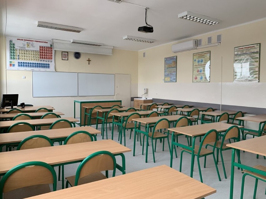 Wybór ósmoklasisty 2022. Czym kusi II Liceum Ogólnokształcące w Sieradzu? ZDJĘCIA
