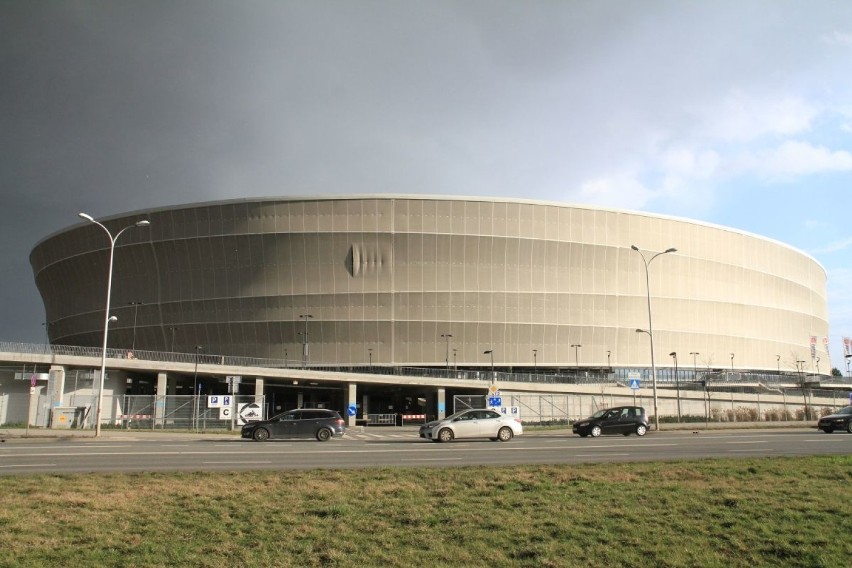 Dziura w elewacji Stadionu Wrocław