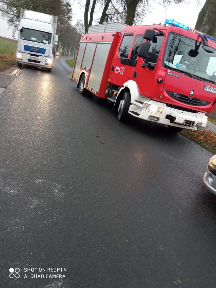 Strażacy z Ochotniczej Straży Pożarnej w Zbicznie pracowali...