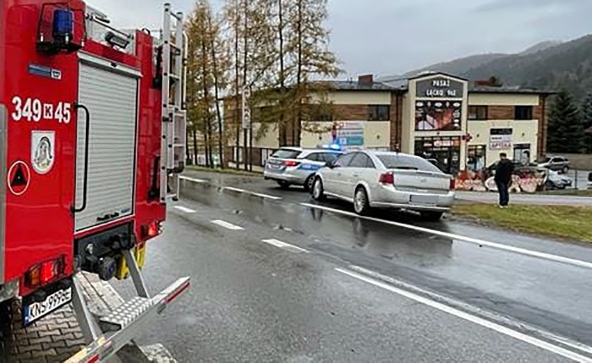 Auta z Podhala i Sadecczyzny zderzyły się w Łącku. Zablokowały główną szosę łaczcą Nowy Sacz z Nowym Targiem