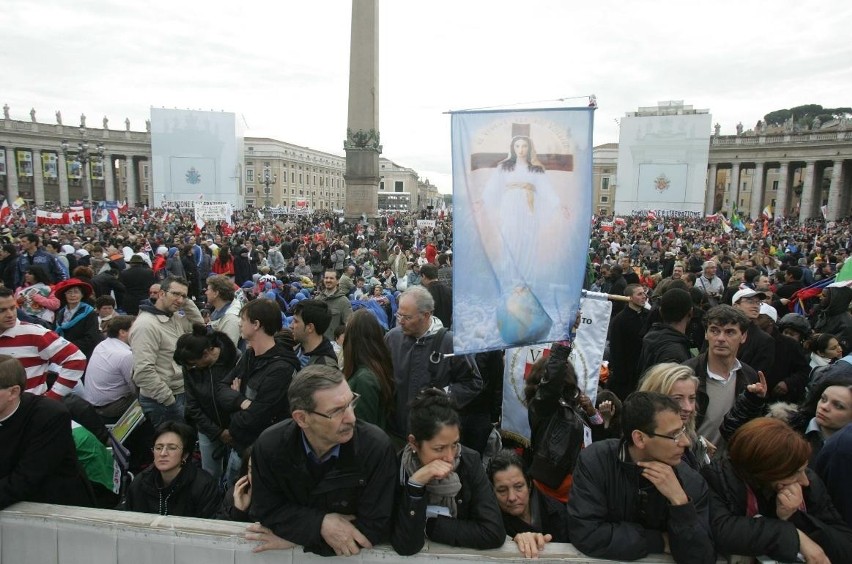 Beatyfikacja Jana Pawła II: msza beatyfikacyjna na placu św. Piotra [ZDJĘCIA]